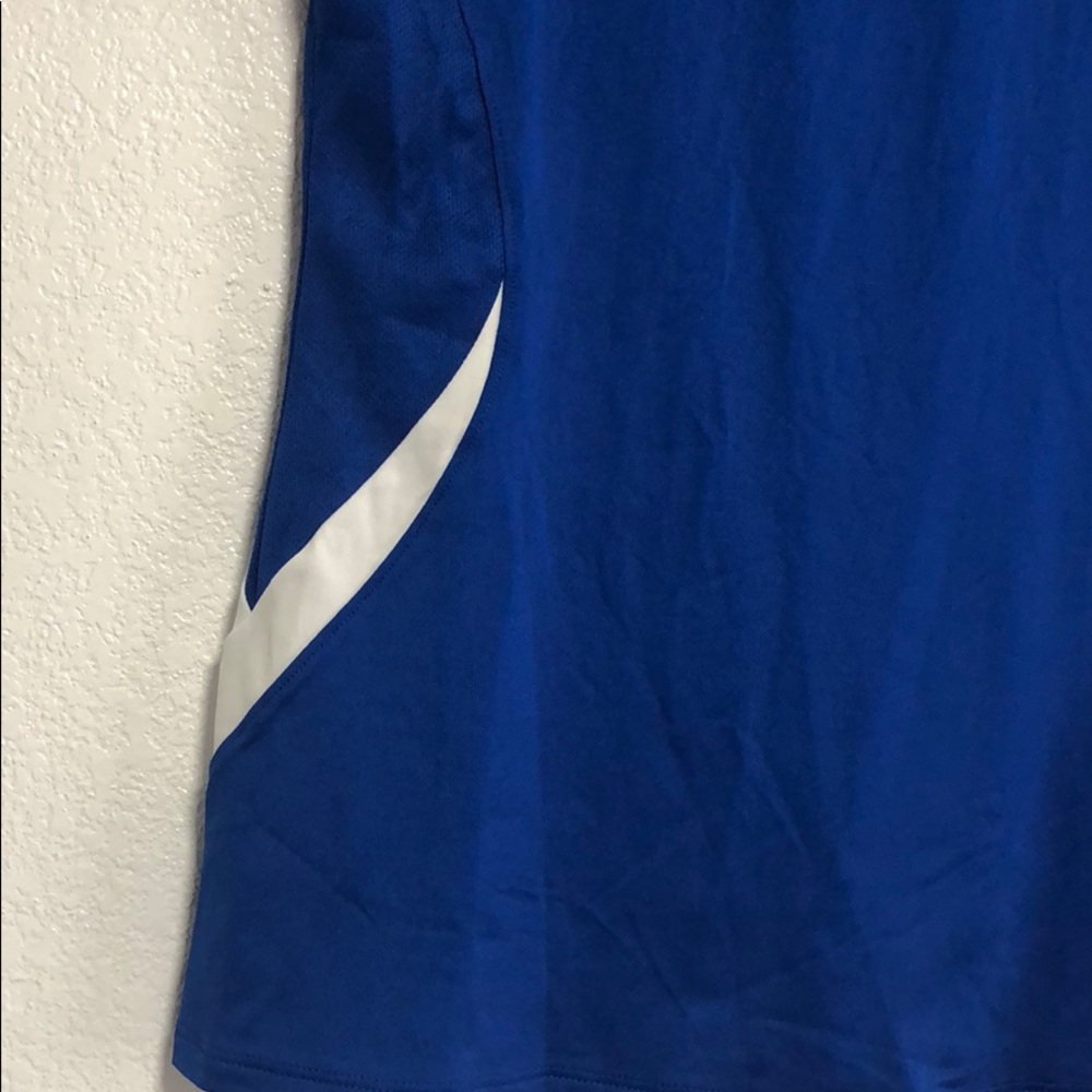 Workout top - Picture 2 of 4